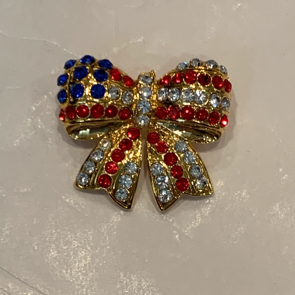 Brooch, costume jewelry